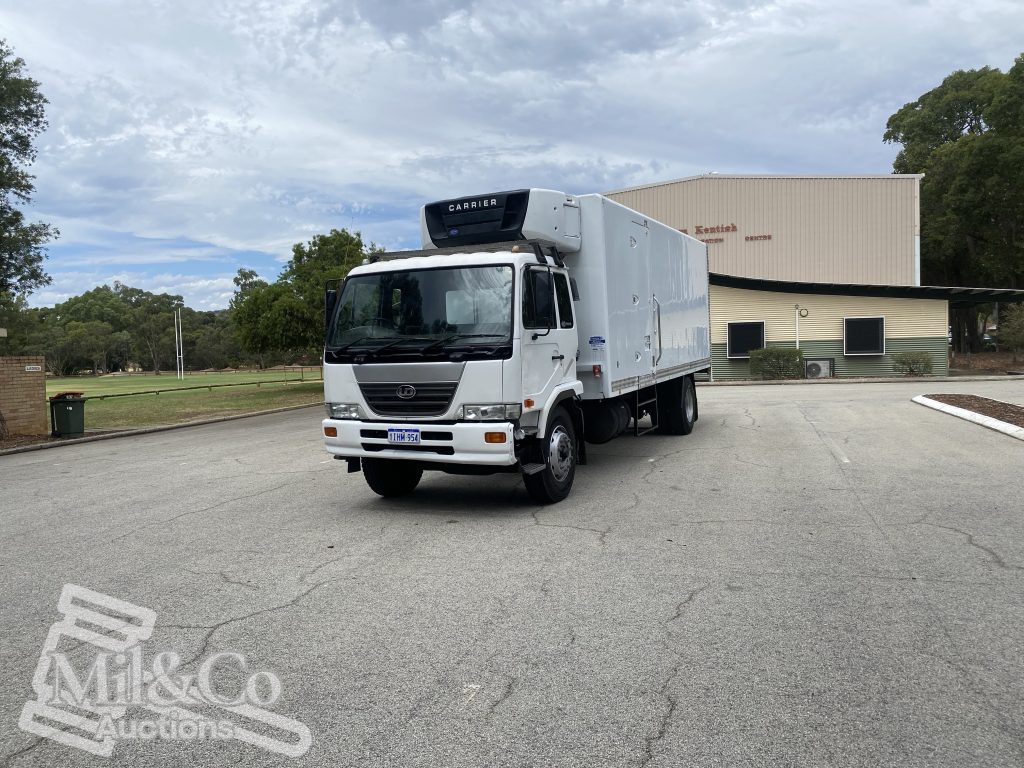 2006 Nissan UD Fridge/Freezer Truck exterior front