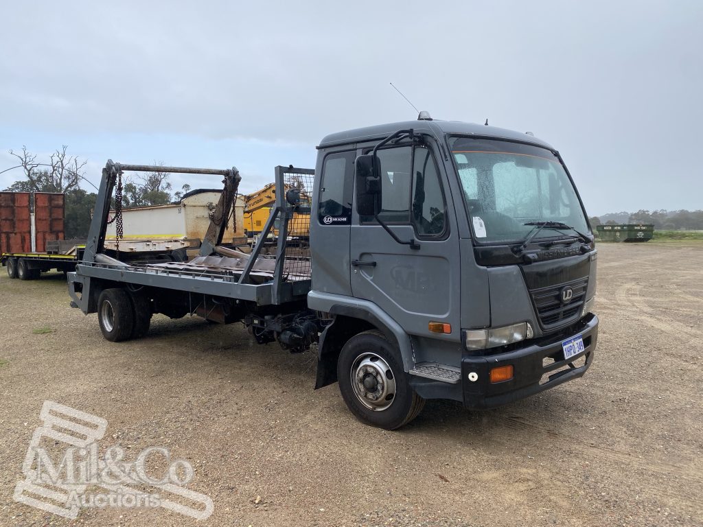 2007 Nissan UD Skip Bin Truck exterior front drivers corner