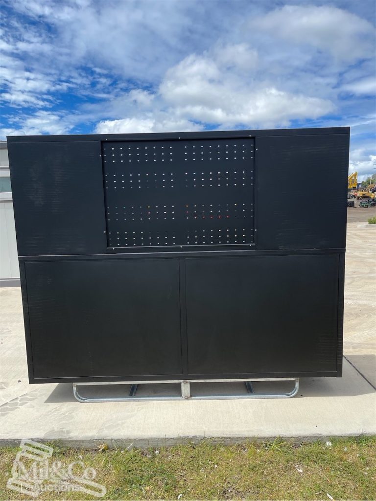 18 Drawer Work Bench/Tool Cabinet