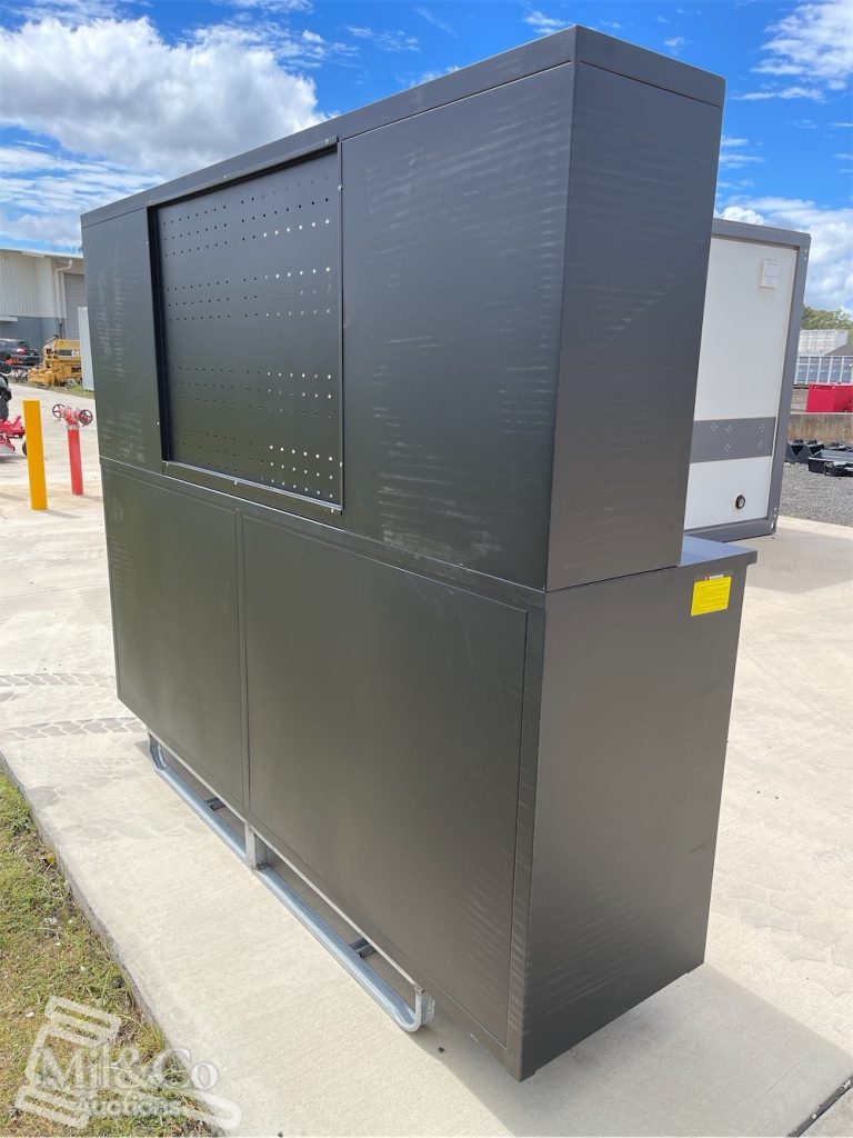 18 Drawer Work Bench/Tool Cabinet