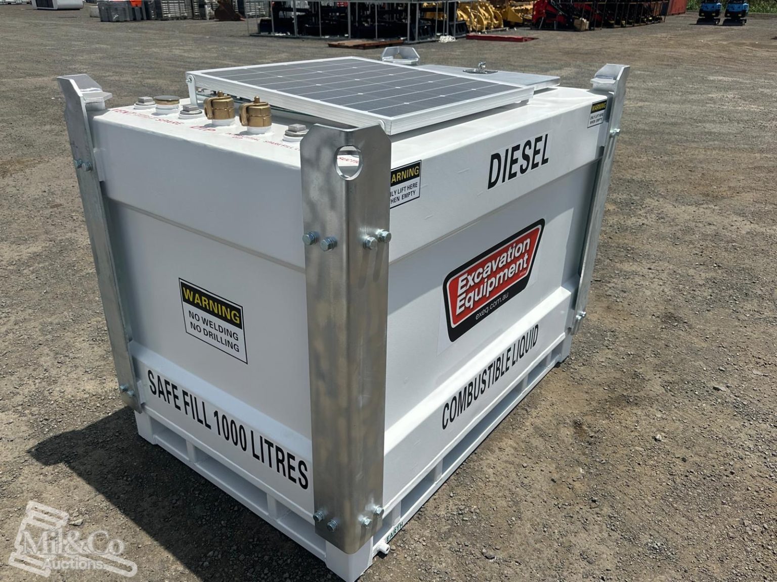 1000L Fuel Cube/Tank with 12V Pump – Mil & Co Auctions