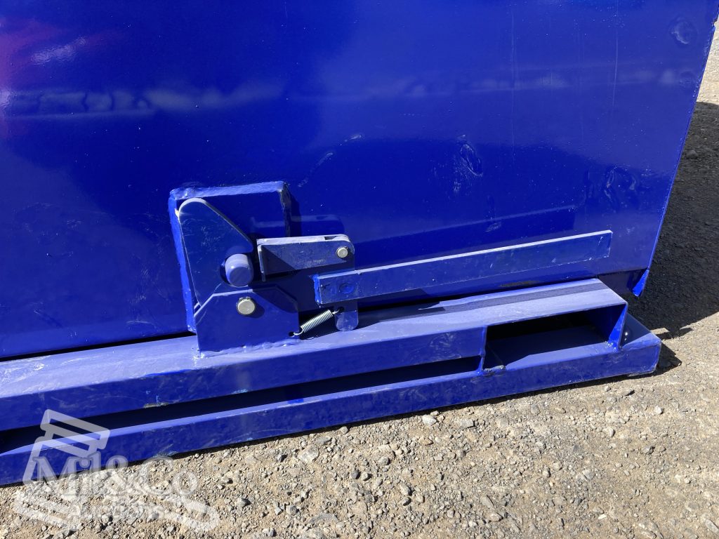 Self Tipping Skip Bin