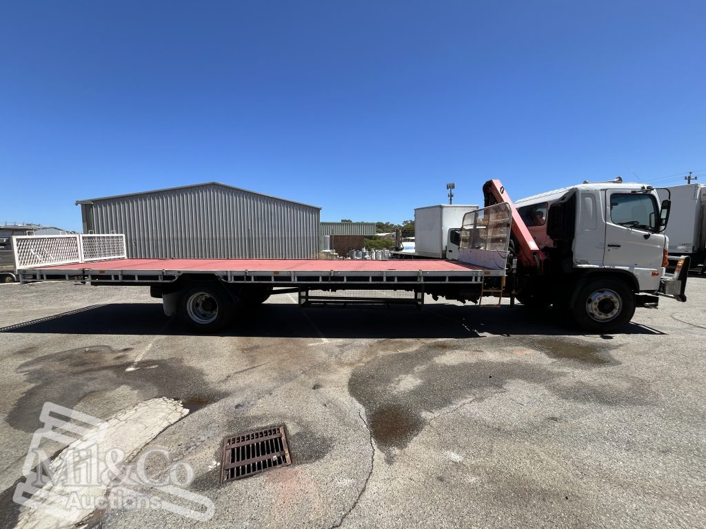 2005 Hino Ranger Tray Back Truck with Crane exterior drivers side