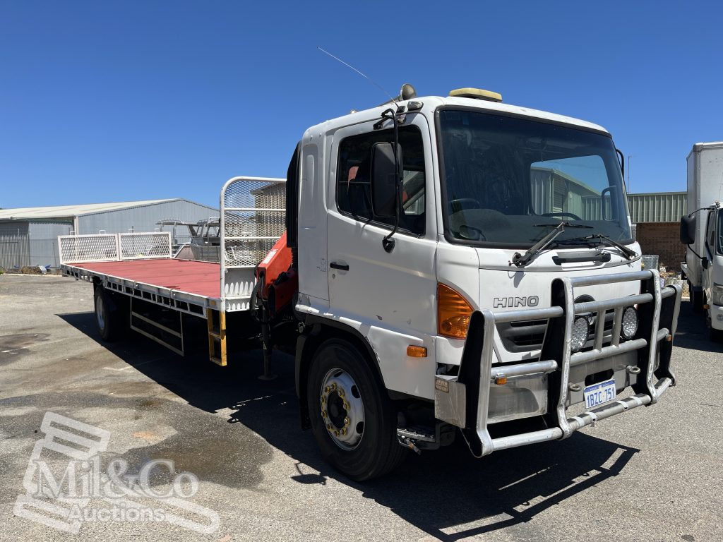 2005 Hino Ranger Tray Back Truck with Crane exterior front corner