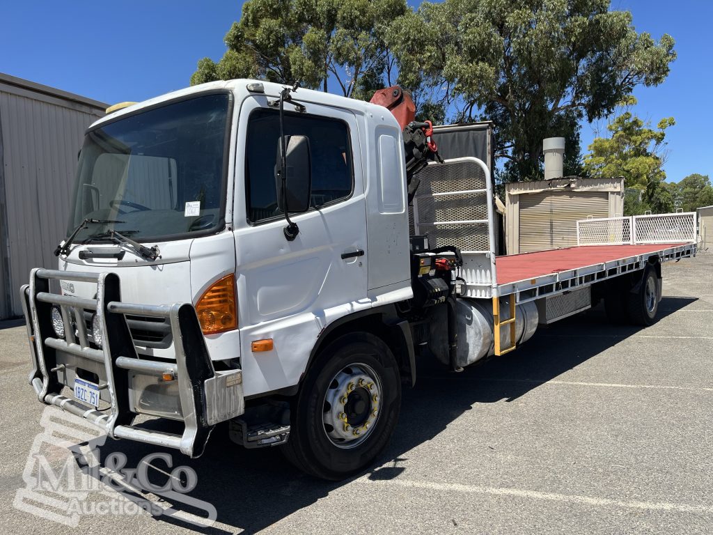 2005 Hino Ranger Tray Back Truck with Crane exterior front corner