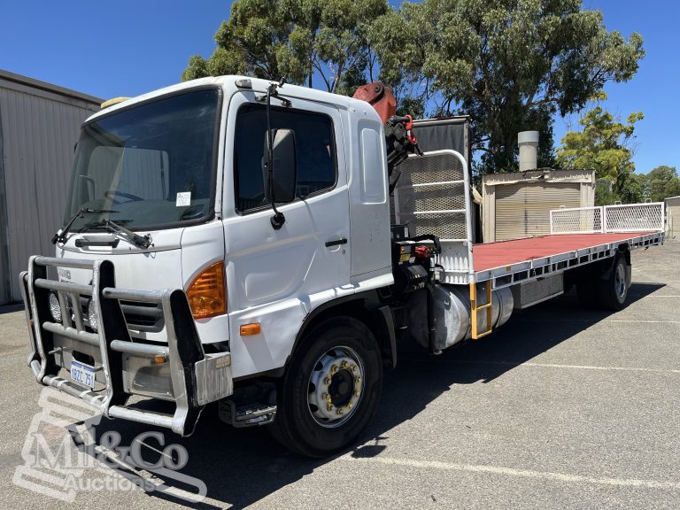 2005 Hino Ranger Tray Back Truck with Crane exterior front corner