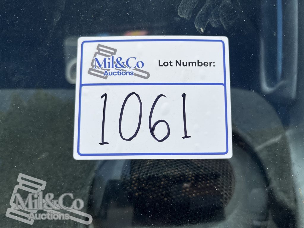 2005 Hino Ranger Tray Back Truck with Crane lot number 1061