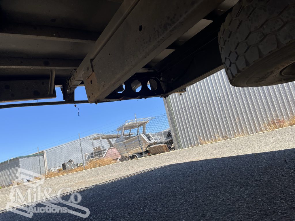 2005 Hino Ranger Tray Back Truck with Crane under tray