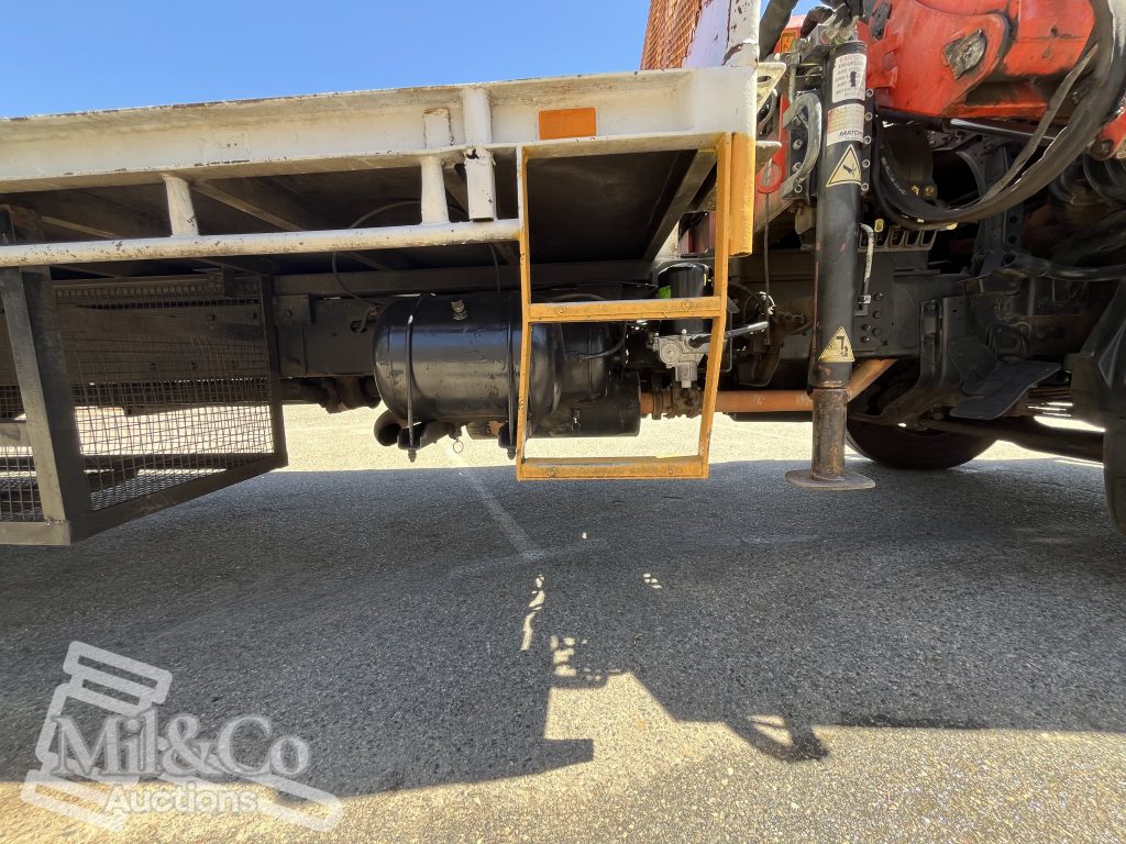 2005 Hino Ranger Tray Back Truck with Crane under tray