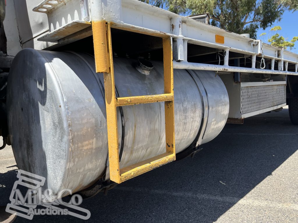 2005 Hino Ranger Tray Back Truck with Crane fuel tank