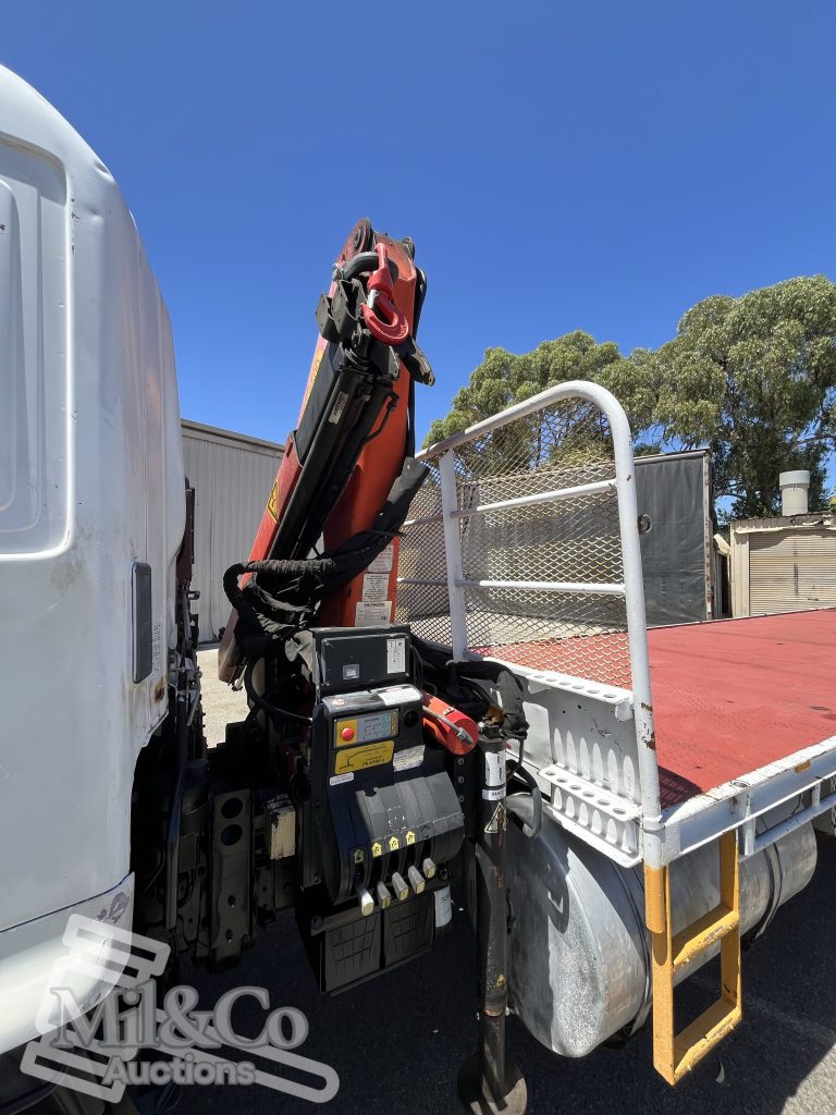 2005 Hino Ranger Tray Back Truck with Crane crane fitment