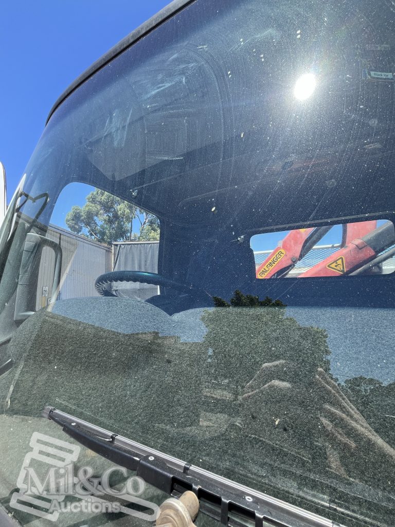 2005 Hino Ranger Tray Back Truck with Crane windscreen chips