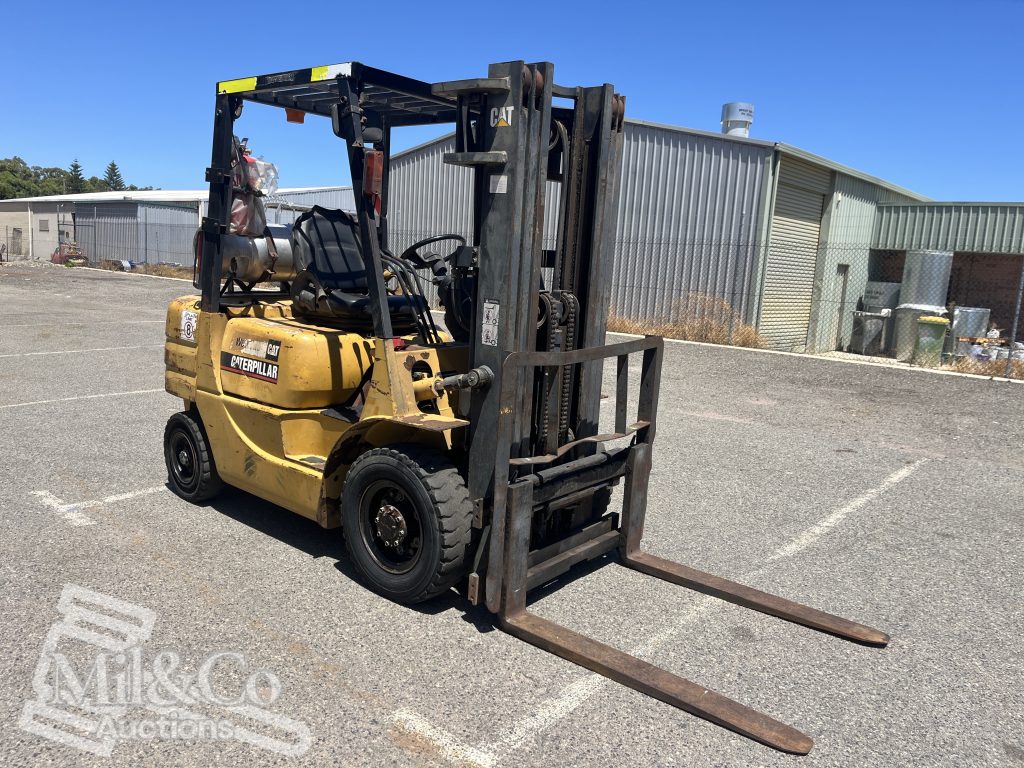 CAT GP25 Forklift LPG/PETROL right front corner