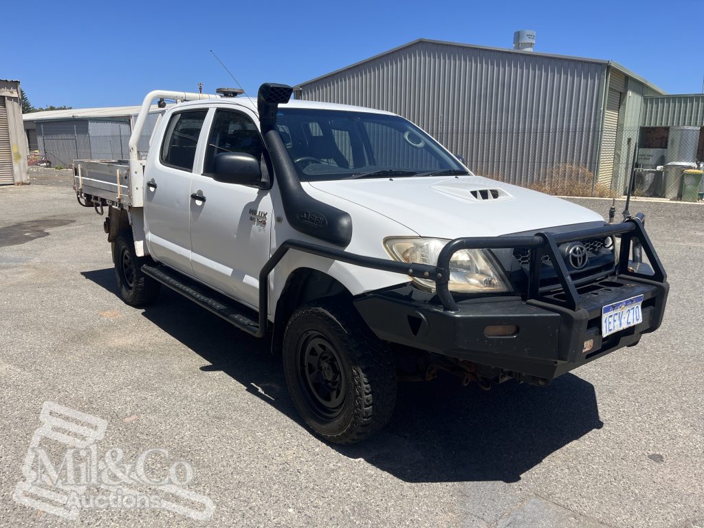 2010 Dual Cab Toyota Hilux 4x4 Diesel exterior front drivers corner