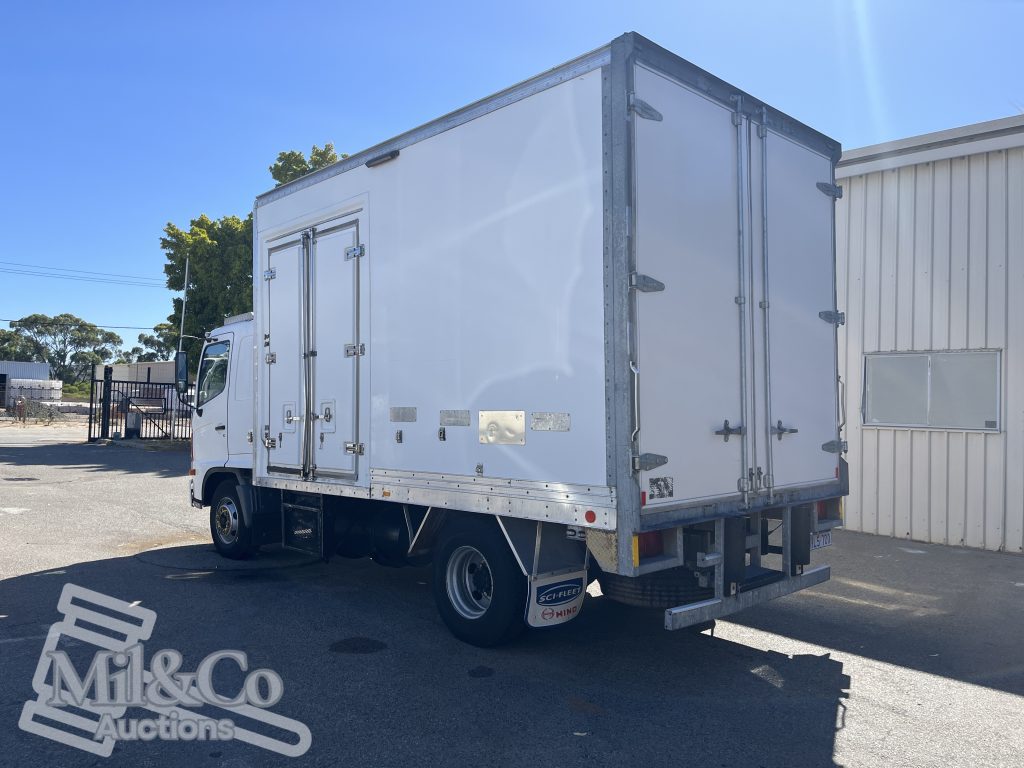 2004 Hino 500 FD Fridge Truck exterior rear passenger corner