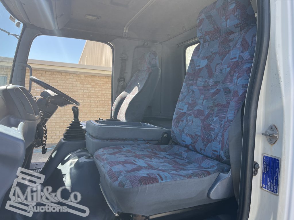 2004 Hino 500 FD Fridge Truck interior passenger seat