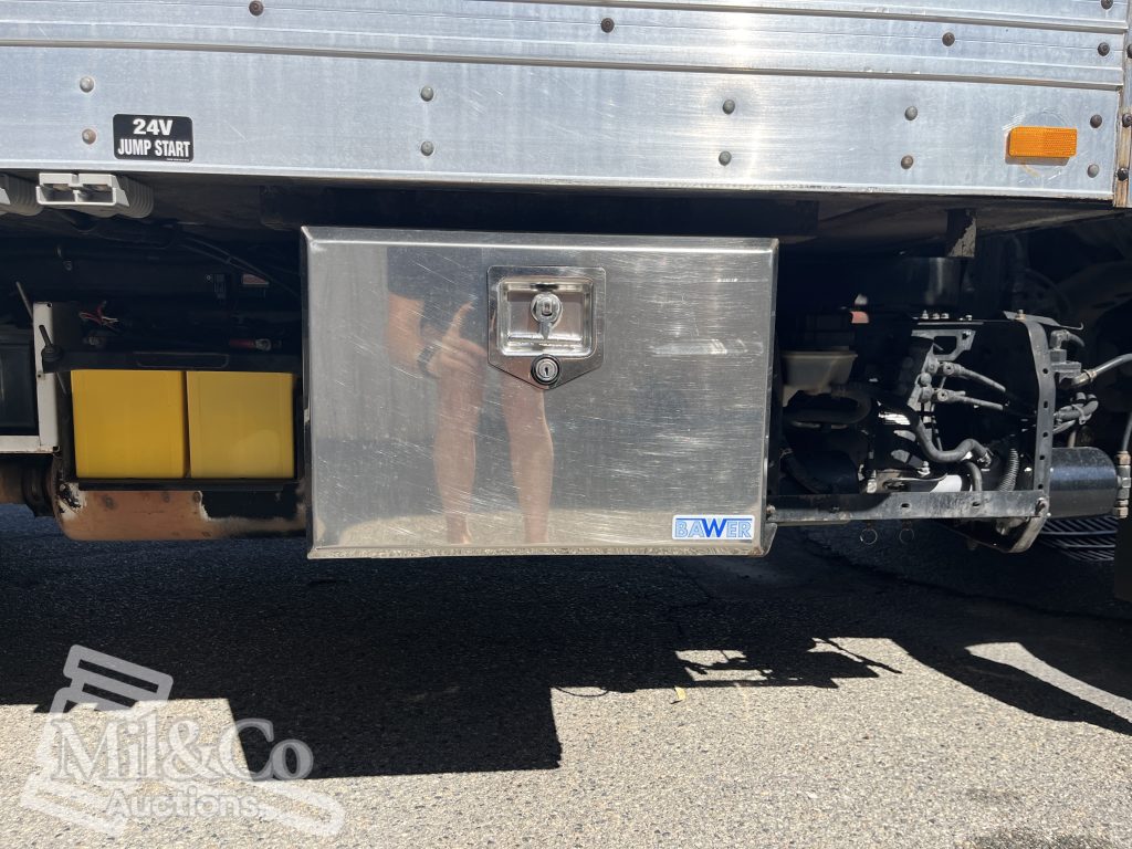 2004 Hino 500 FD Fridge Truck under body mount toolbox