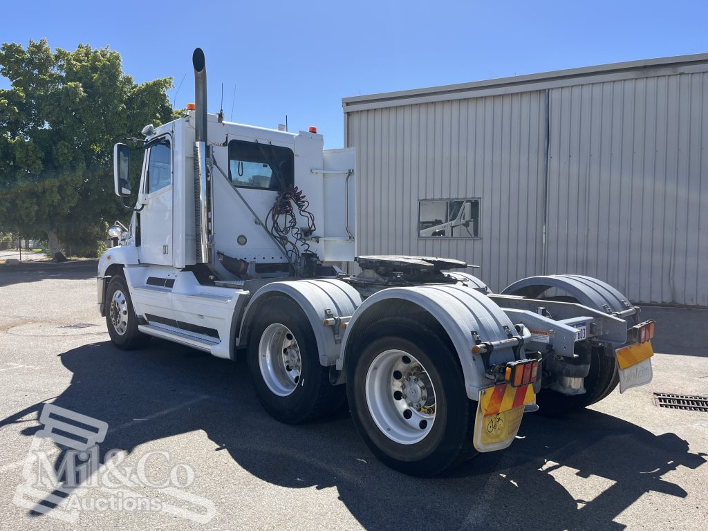 2011 Freightliner CST112 50 tonne Prime Mover with Hydraulics exterior rear passenger corner