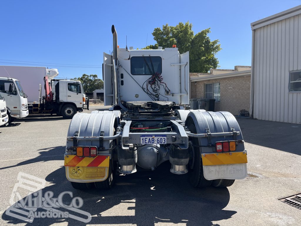 2011 Freightliner CST112 50 tonne Prime Mover with Hydraulics exterior rear