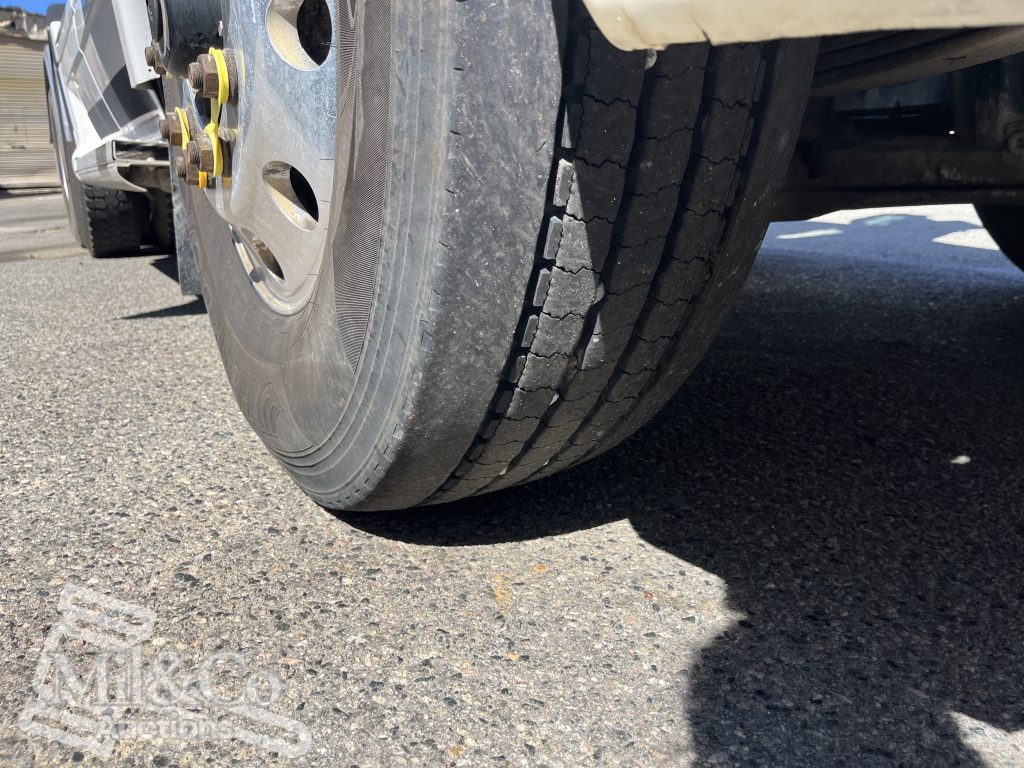 2011 Freightliner CST112 50 tonne Prime Mover with Hydraulics drivers steer tyre tread