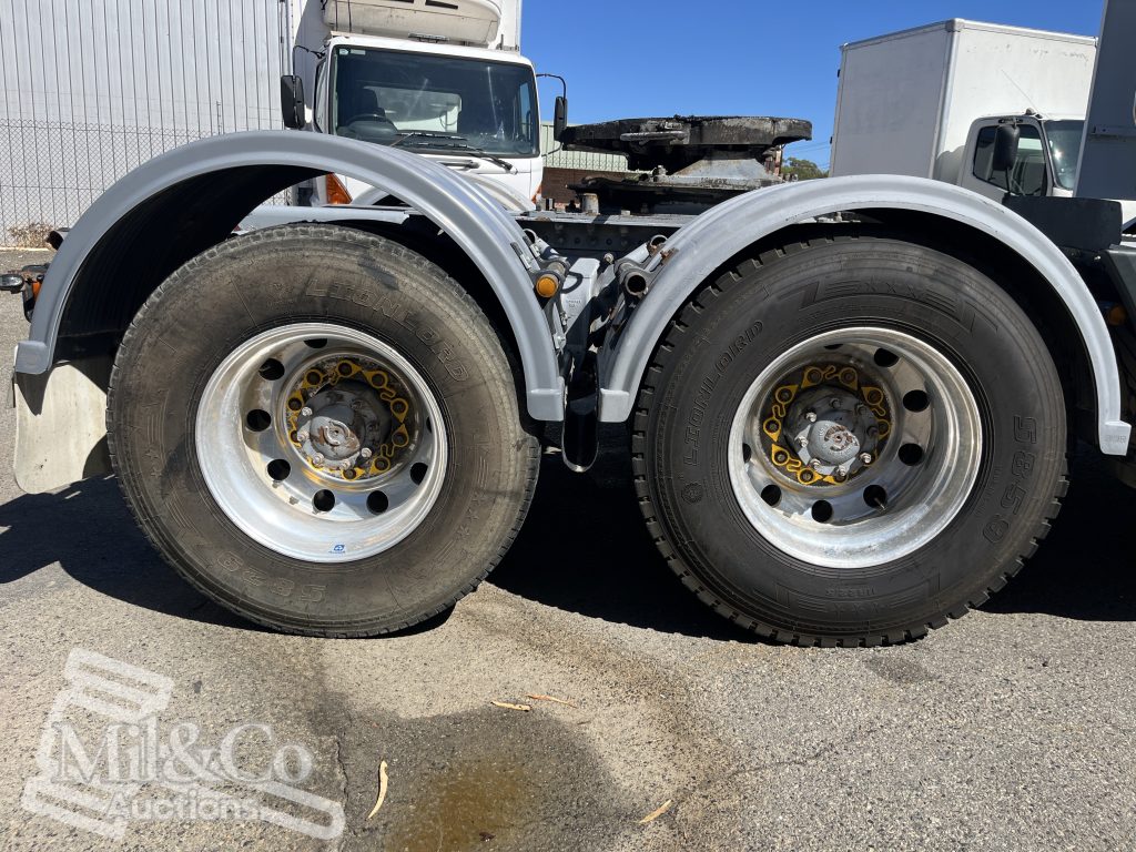 2011 Freightliner CST112 50 tonne Prime Mover with Hydraulics drive tyres 11R22.5