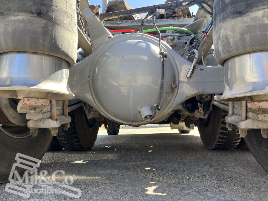 2011 Freightliner CST112 50 tonne Prime Mover with Hydraulics underside from rear