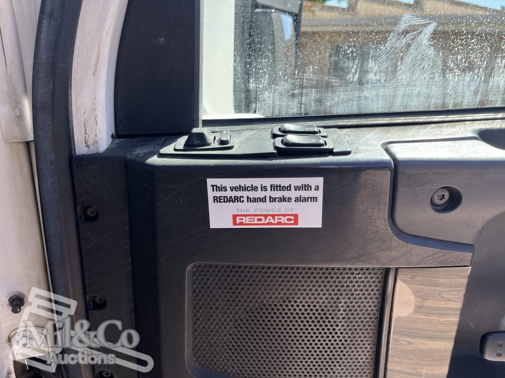 2011 Freightliner CST112 50 tonne Prime Mover with Hydraulics redarc handbrake alarm