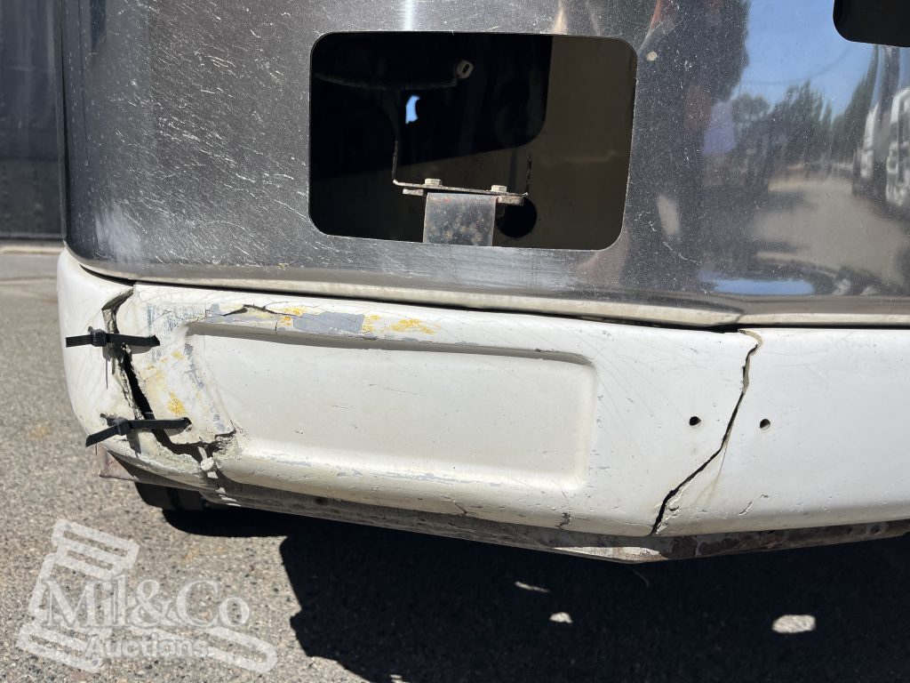 2011 Freightliner CST112 50 tonne Prime Mover with Hydraulics damage to bumper drivers side