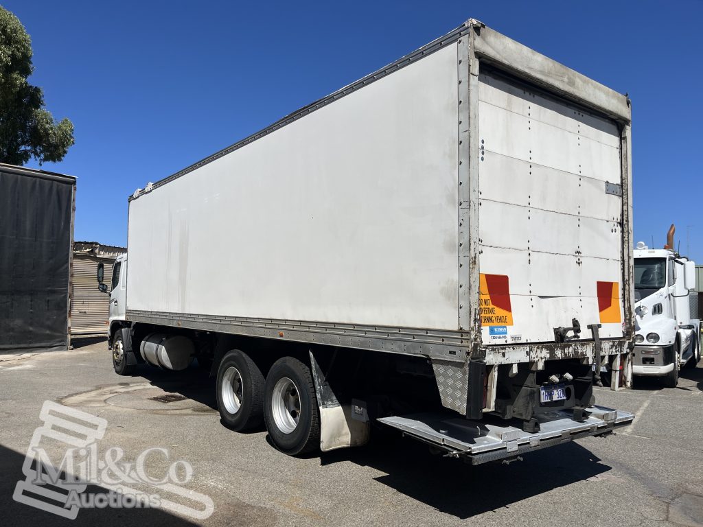 2005 Hino 500 GH Fridge Truck exterior rear passenger corner