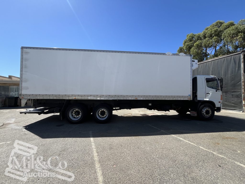 2005 Hino 500 GH Fridge Truck exterior drivers side