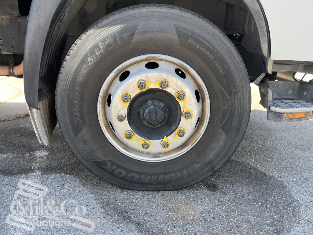 2005 Hino 500 GH Fridge Truck steer tyre 295/80R22.5