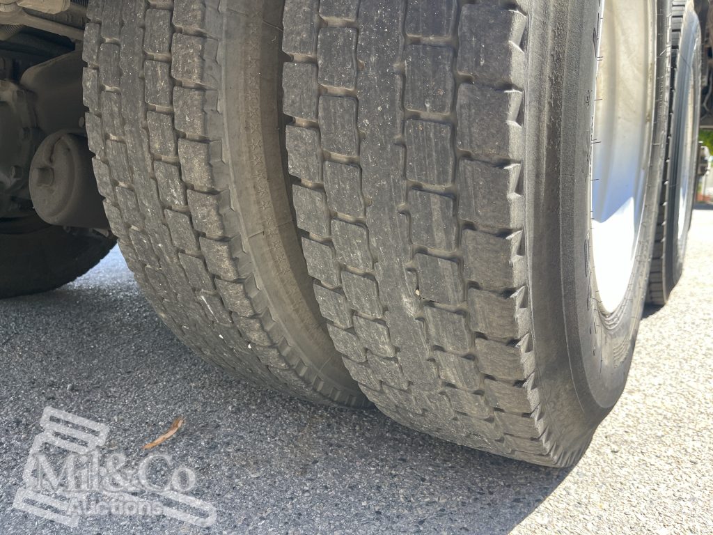 2005 Hino 500 GH Fridge Truck front drive tyre tread passenger side