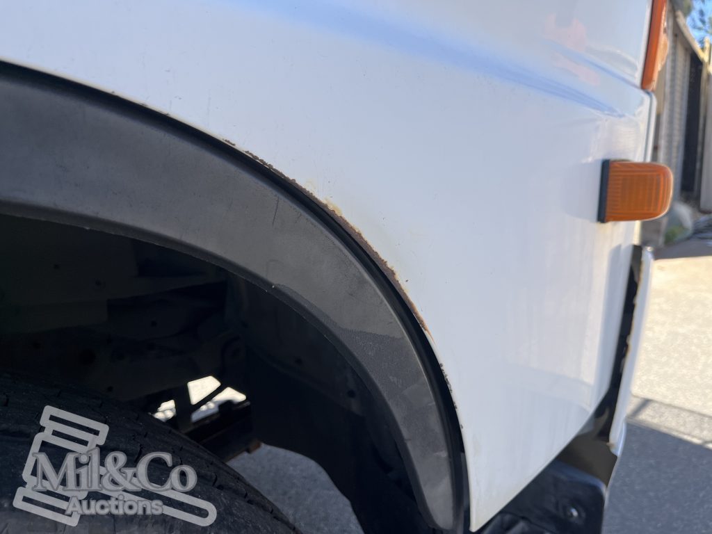 2005 Hino 500 GH Fridge Truck damage to drivers door