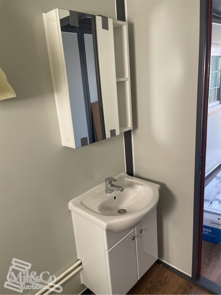 20ft Expandable House - with Ensuite vanity and cupboard in ensuite