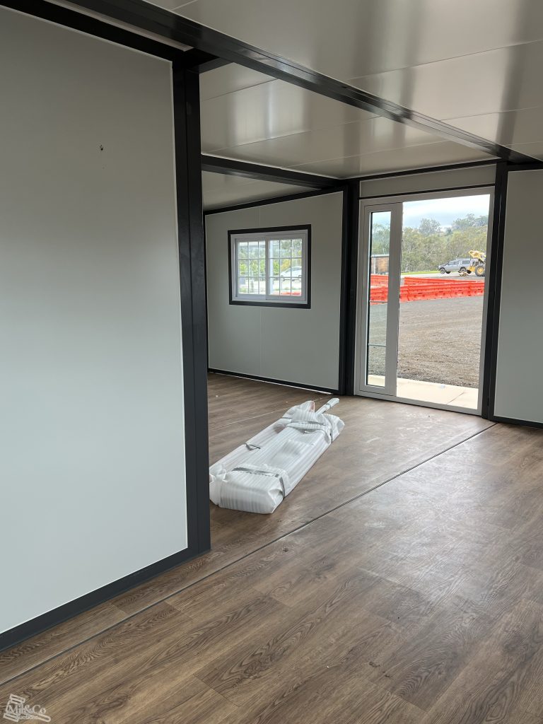 20ft Expandable House - with Ensuite interior front door