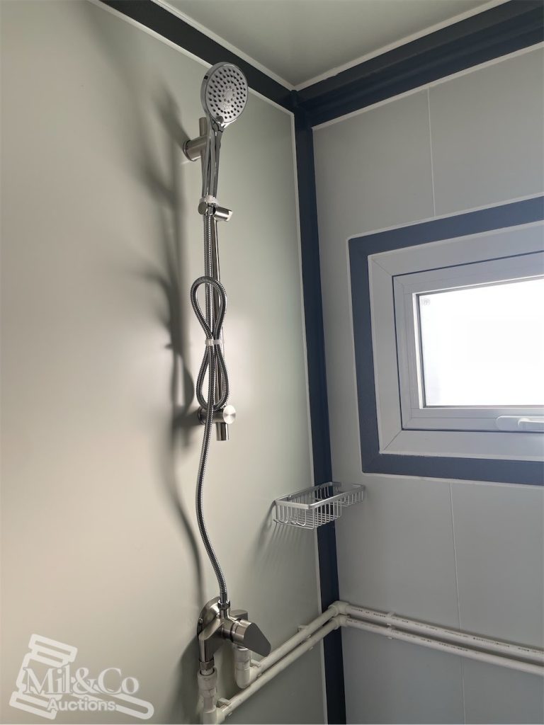 20ft Expandable House - with Ensuite shower head in ensuite