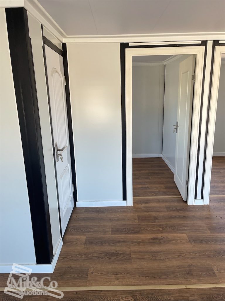 40ft Expandable Container House with Ensuite (L0406-1) interior ensuite and bedroom doors