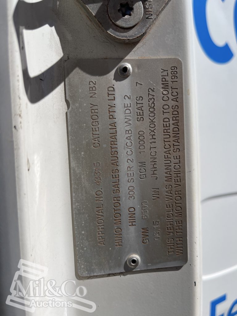 2015 Hino 300 717 Crew Cab Tray Back Truck vehicle identification plate