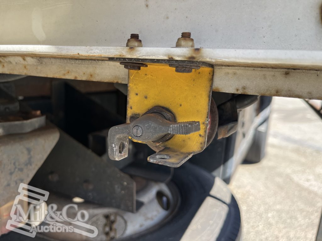 2015 Hino 300 717 Crew Cab Tray Back Truck battery isolator