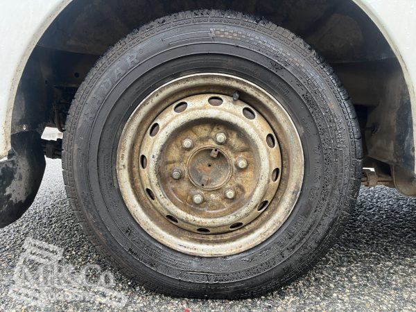 2003 Mazda E2000H Camper Van rear tyre size showing 185R14C