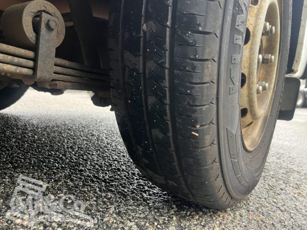 2003 Mazda E2000H Camper Van passenger rear tyre tread